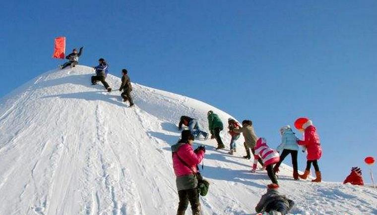 牙克石凤凰山开雪节开幕式于11月25日举办