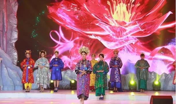 第十四届中俄蒙美丽使者国际大赛决赛第一场