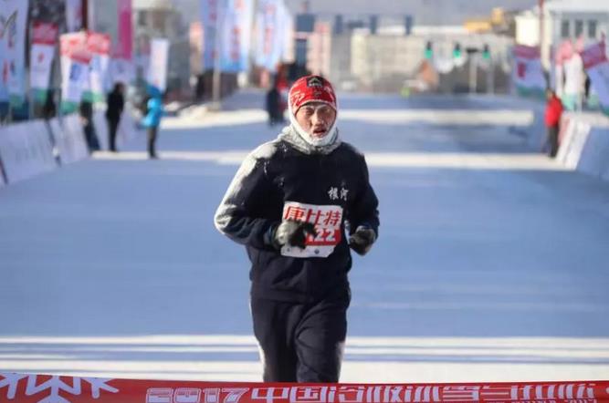 2017中国冷极冰雪马拉松根河选手夺冠