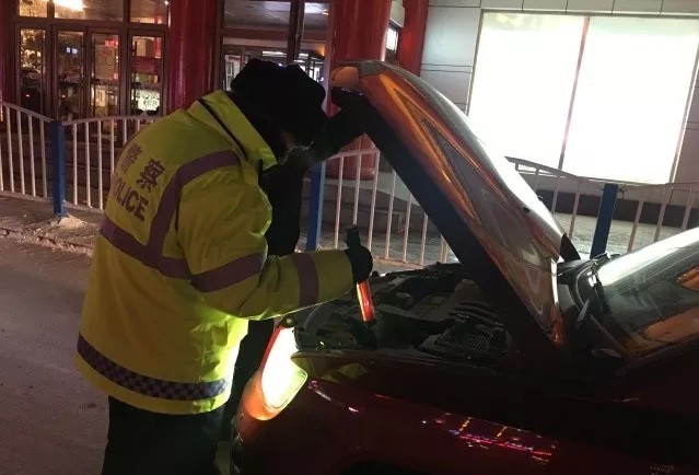 海拉尔节假日期间交警全警上岗保平安