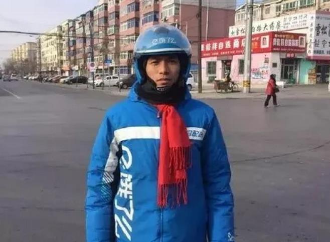 外卖小哥发明“恒温外卖箱”