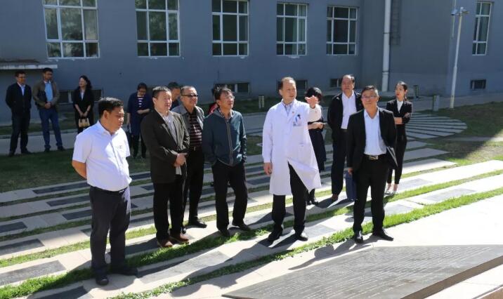 呼伦贝尔人大常委会色音图到内蒙古林业总医院调研