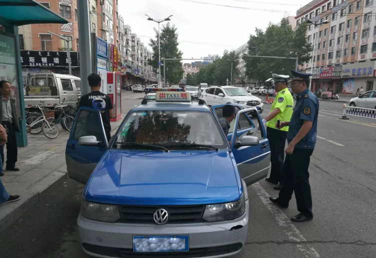 提醒广大游客呼伦贝尔旅游不要乘坐黑车,选择正规车出行