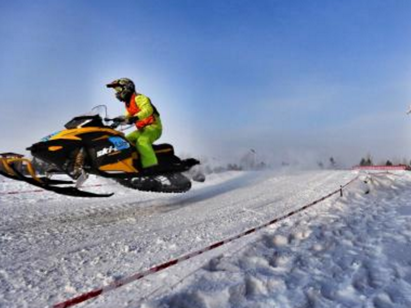 呼伦贝尔的冬天旅游有什么好玩的雪地摩托