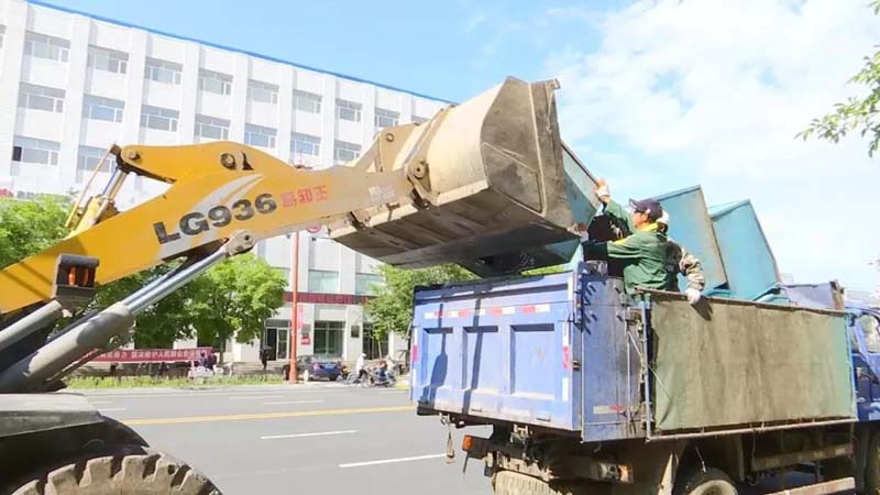 根河市清除中央路垃圾箱 确保市容整洁介绍