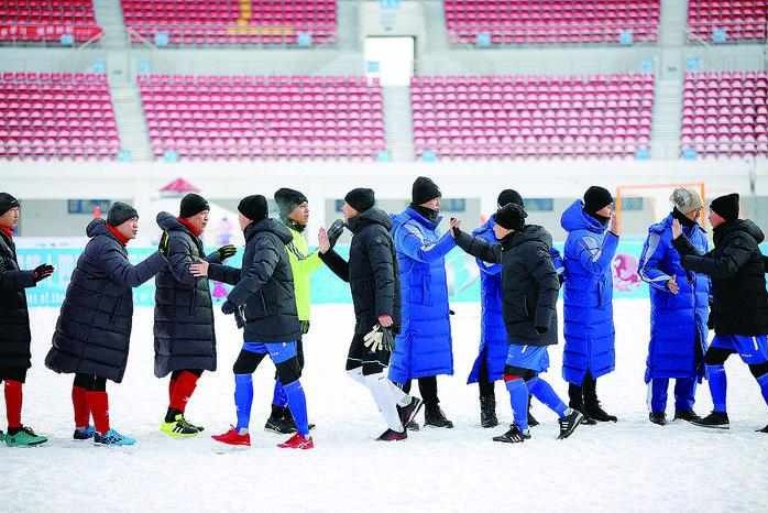 “十四冬”雪地足球项目男子甲组第三轮比赛结束