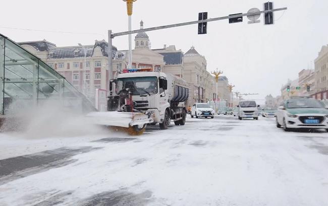 确保道路交通安全牙克石面对突袭的降雪降温做了些什么