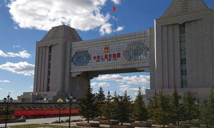 满洲里国门