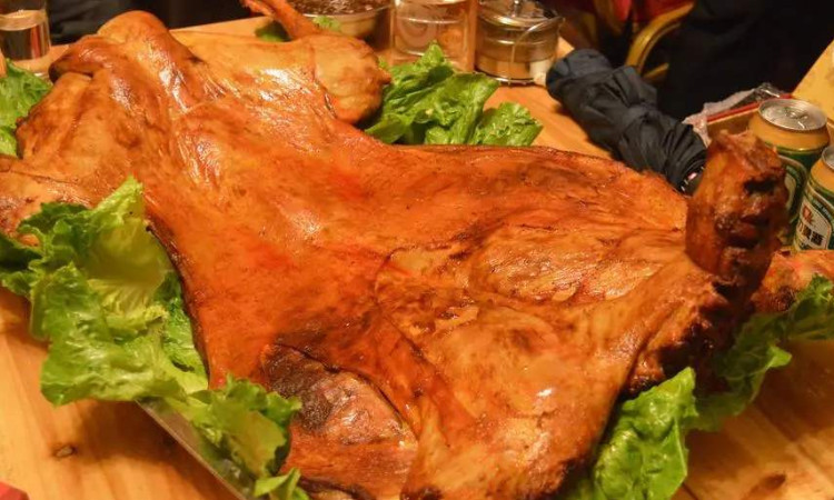 呼伦贝尔大草原旅游有什么吃的？饮食方便吗？
