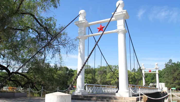呼伦贝尔红色文博旅游线路扎兰屯吊桥公园