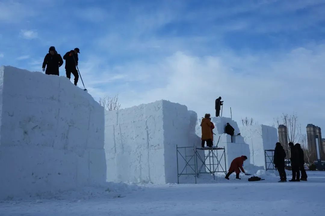 呼伦贝尔第五届雪雕大赛开赛